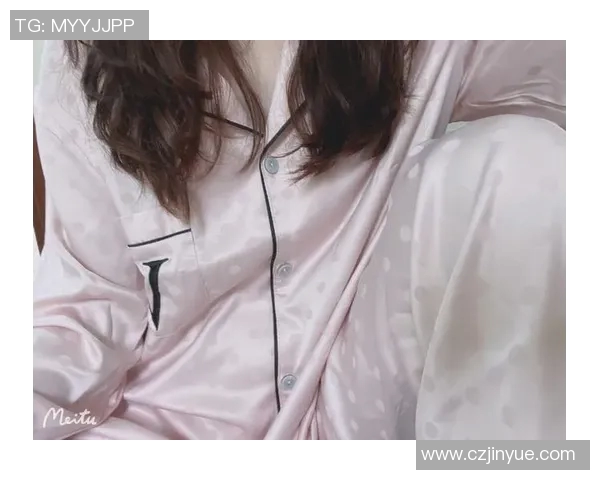 时尚运动风潮流足球明星同款睡衣女让你轻松打造明星气质